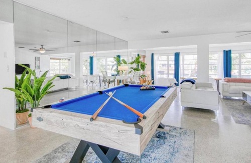 Central Fort Lauderdale House | Aquapeace by The Gold Nests