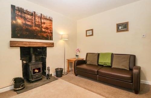 Llanvair Kilgeddin House | Aqueduct Cottage