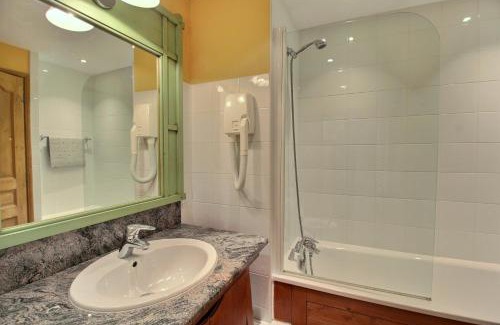 Arc-1950 Apartment | ARC 1950, Appartement 2 chambres, 6 personnes
