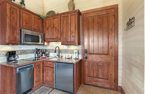 Johnson City Hotel | Arc de Texas- Lafayatte Suite I ATV's, Pool, Stargazing, on 2001 acres!