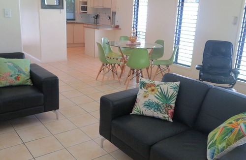 Arcadia Apartment | Arcadia Villa 3 - Modern, light and airy apartment at Alma Bay, with national park views