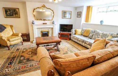 Lincoln House | Arch Cottage