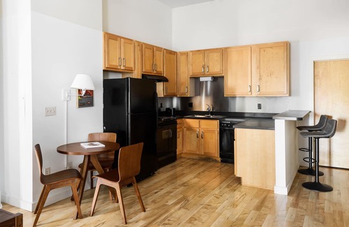 Downtown St. Louis Apartment | Arch, Dome, Dtown | Artsy Loft + Rooftop | Zencity