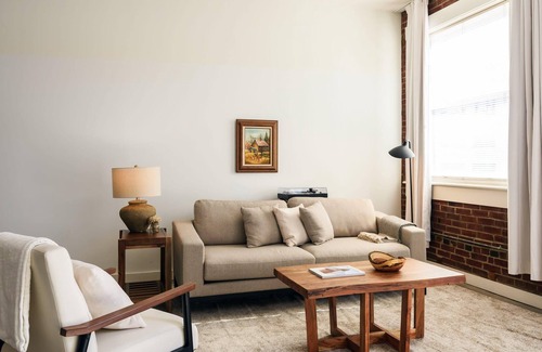 Downtown St. Louis Apartment | Arch, Dome, Dtown | Easy Train + Rooftop | Zencity