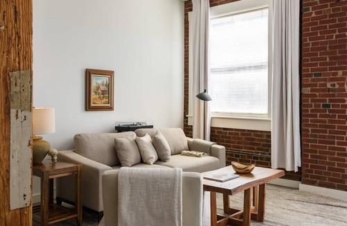 Downtown St. Louis Apartment | Arch, Dome, Dtown | Easy Train + Rooftop | Zencity