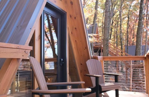 Scio Cabin | Arches/Rustic Lakeview Cabin- 2 Person A-Frame