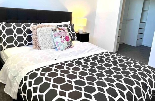 Tranmere House | Archies townhouse 3 bdrm, sleeps 5, wifi, AC