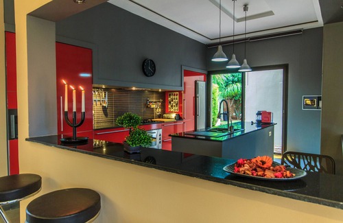 Sidi Abdallah Ghiat House | Architect-designed single-storey house with cook/housekeeper/services