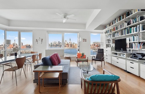 Williamsburg Apartment | Architect designed 2-bedroom apartment with unbelievable views. All amenities.
