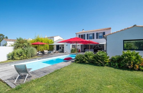 Les Portes-en-Re House | Architect villa with heated pool ideally located