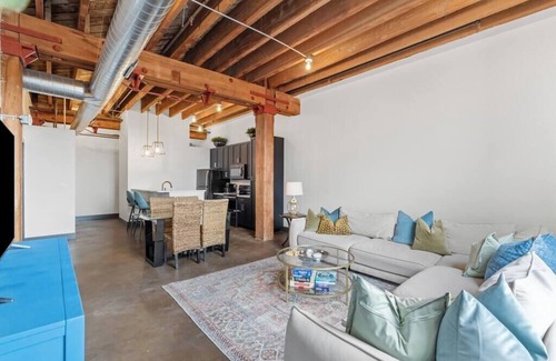 Downtown St. Louis Apartment | Archview Riverfront Loft – Walk to Stadium, Conventions & Casino - Gated Parking