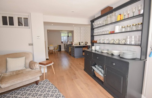 Ryde House | Arden Villa in Ryde with 4 bedrooms and 2 bathrooms