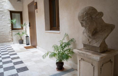 Santa Catalina House | Arena Centro Rooms&Suites, by Homing U