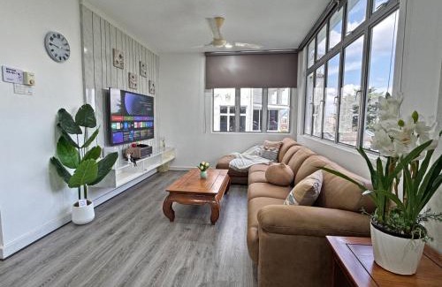 Seremban Villa | Arena Lobak Villa Retreat, Spacious Stay with Billiards, Karaoke, BBQ