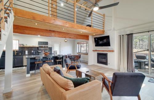 Pinetop-Lakeside House | Arizona Getaway with Fire Pit, BBQ and On-Site Lake!