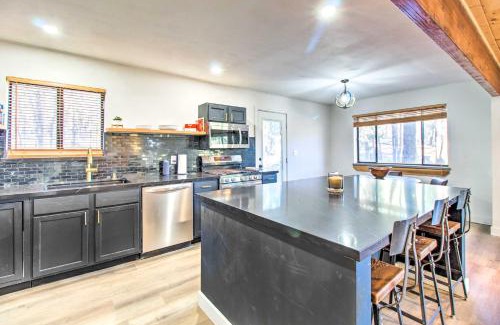 Pinetop-Lakeside House | Arizona Getaway with Fire Pit, BBQ and On-Site Lake!