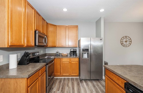 Walton House | Ark & Creation Retreat – Spacious Home for 12 w/Short Drive to Attractions!