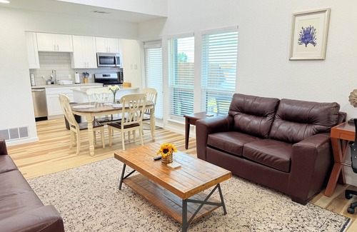 West Arlington House | Arlington Entertainment District Home - Blue Door