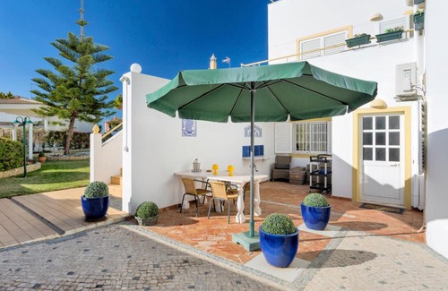 Pera Villa | Armacao de Pera Villa Sleeps 6 with Pool Air Con and WiFi