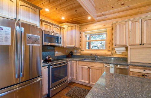 Windcliff Estates House | Armstrong Luxury Log Vacation At Windcliff 4 Bedroom Home by RedAwning