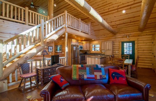 Windcliff Estates House | Armstrong Luxury Log Vacation At Windcliff 4 Bedroom Home by RedAwning