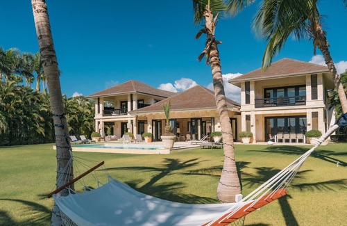 Punta Cana Villa | Arrecife 55 - Dramatic luxury villa with golf and ocean view