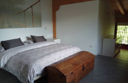 Zegama Cottage | Arrieta Haundi Apartment with Magnificent Valley Views