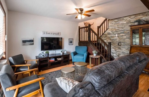 Kearney Cottage | Arrowhead * Sauna * BBQ * Fire Pit * Hot Tub