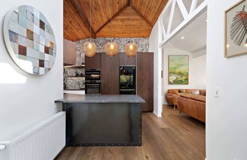 Arrowtown House | Arrowtown Luxury Escape with Hot Tub