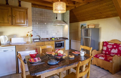 Villard-de-Lans Ski Chalet | Art and ski, an artist and a ski instructor welcome you in their chalet