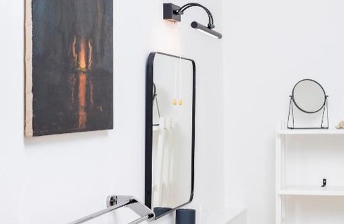 Wieden Apartment | Art Apartment Karlsplatz by ichbucheAT