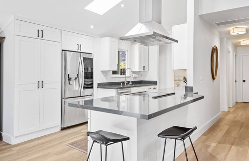 Browns Valley House | Art collector's sophisticated home