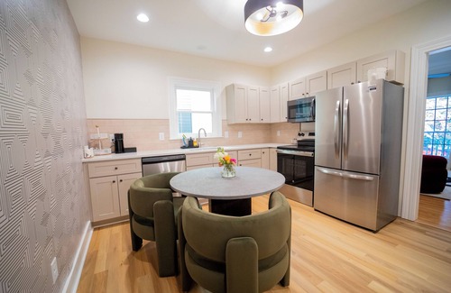 Durham House | Art Deco Apartment in Historic Hospitality House