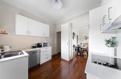 St Kilda Apartment | Art Deco Hideaway - St Kilda