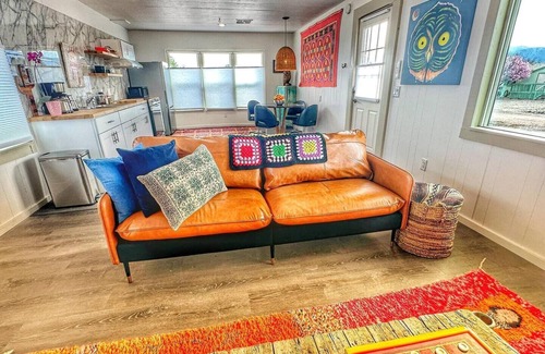 Cottonwood-Verde Village House | Art-filled retreat 15 mins from Sedona