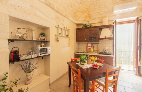 Ostuni House | "Art on Stone" house