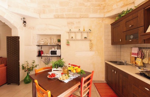 Ostuni House | "Art on Stone" house