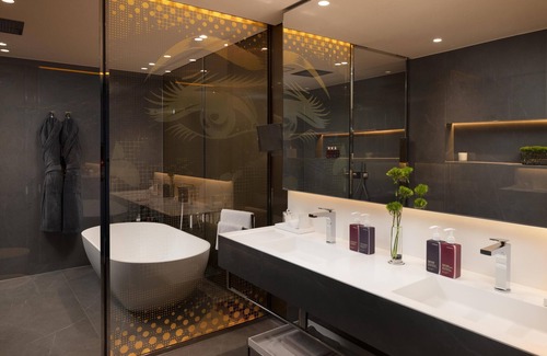 Old Street Hotel | art'otel London Hoxton powered by Radisson Hotels