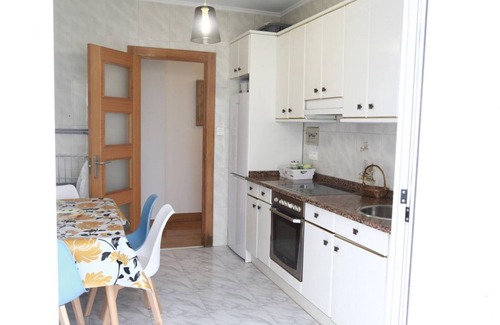 Uribarri Apartment | Artasamina 2 Warm Central Apartment by The Urban Hosts