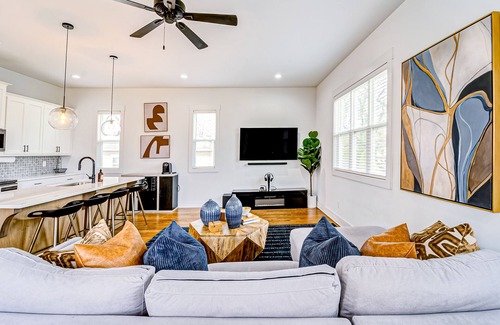 Mechanicsville House | Artful escape with stylish interior, skyline views, luxe suite with WFH desk