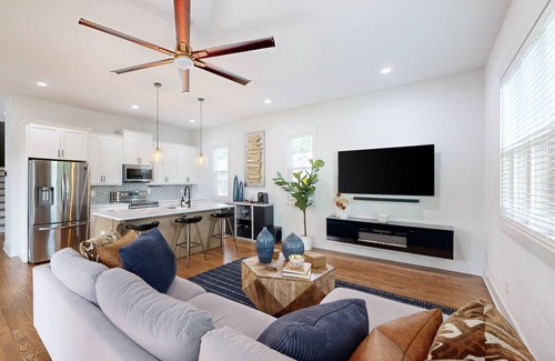 Mechanicsville House | Artful escape with stylish interior, skyline views, luxe suite with WFH desk