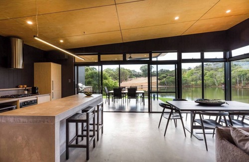 Yallingup Villa | Artisan Koorabin Lakeside Luxe Retreat next to Spa
