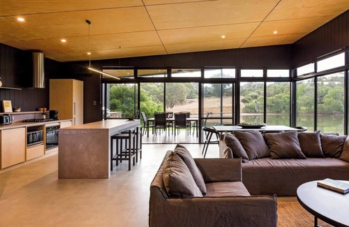 Yallingup Villa | Artisan Koorabin Lakeside Luxe Retreat next to Spa