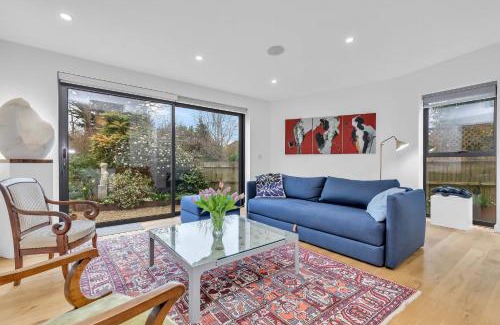 Patcham House | Artist Haven with Parking By My Getaways