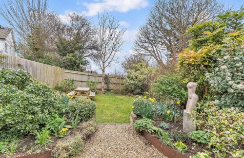 Patcham House | Artist Haven with Parking By My Getaways