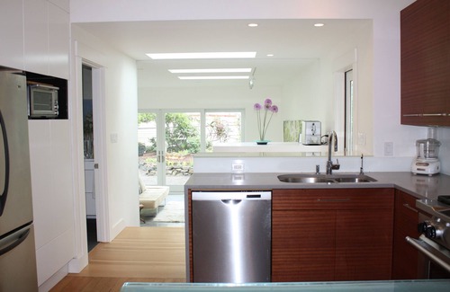 King House | Artist's Modern & Serene Home in Trendy Alberta Arts District