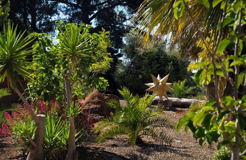 Hepburn Springs Cabin | Artist's Studio - Hepburn Springs, VIC (Former art studio of David Bromley)