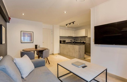 Barranco Apartment | Artistic 2BR in Luxury Building