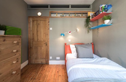 Carnaby Apartment | Artistic and Soulful Carnaby Street Movie Pad
