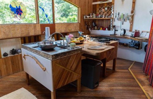 Tajo Alto Bed & Breakfast | Artistic house in a coffee plantation